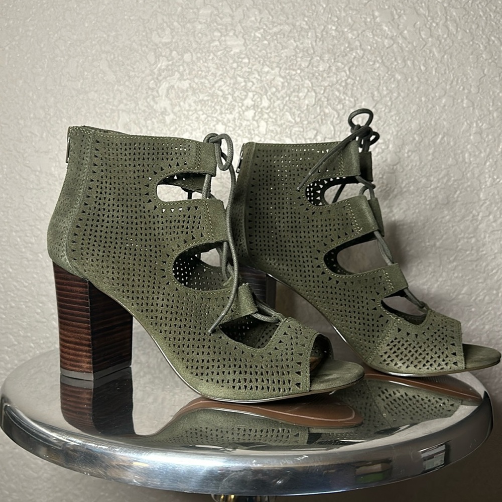 Crown Vintage Eralicia open toe bootie size 9